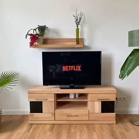 2-zimmer Zentral In Ferdinandshof, Wlan Modern