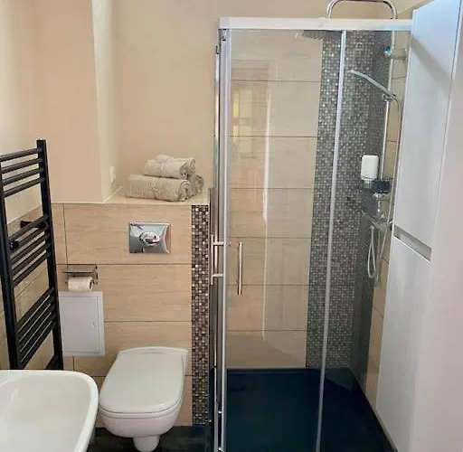 Apartamento 2-zimmer Zentral In Ferdinandshof, Wlan Modern *